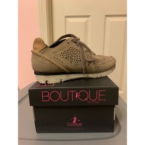 Corkys Women’s Sneaker in Taupe